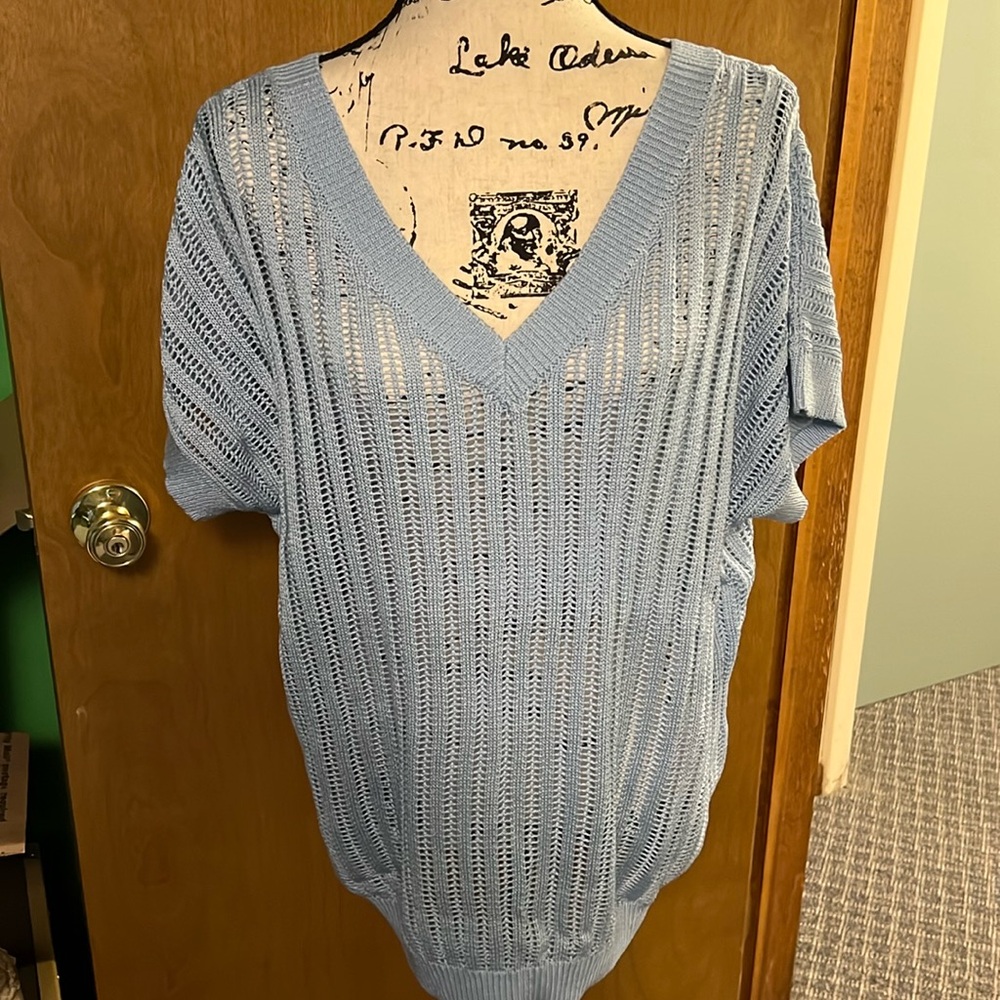 Short sleeve top